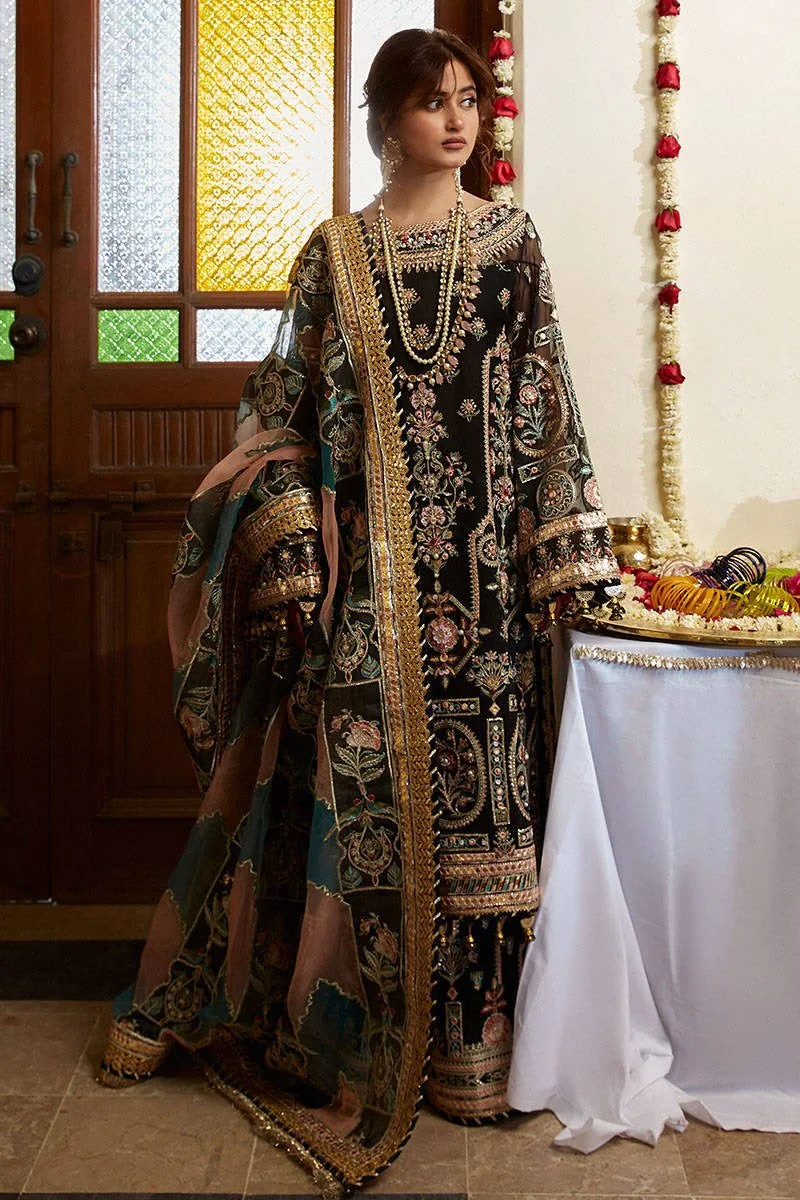 Basgul in soot black with pink and blue – full outfit view