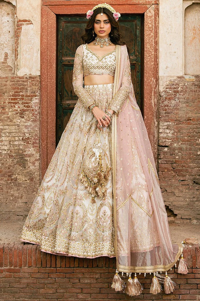 Kohinoor in ivory, blush pink and gold – full outfit view